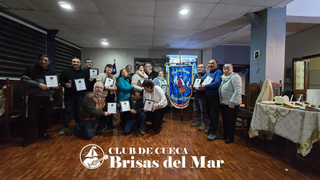 Primero socios del Club de cueca Brisas del Mar